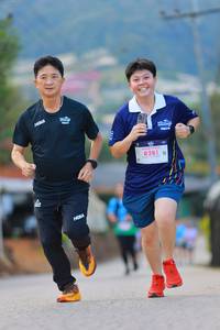 BIB: 8281
                            <button type="button" onclick="openModal(18971732)" class="btn btn-primary btn-sm float-right btn-popup" data-toggle="modal" data-target=".modal-high-quality">
                        <i class="fas fa-shopping-cart"></i> Add to Cart
                    </button>
                                            <button type="button" onclick="isThisMe(18971732, true)" class="btn btn-success btn-sm float-right btn-popup btn-isme hidden" data-toggle="tooltip" data-placement="bottom" title="นี่คือรูปของคุณใช่ไหม คลิกที่นี่เพื่อเอาเข้าอัลบั้ม">
                        <i class="fas fa-plus"></i> Add to album
                    </button>
                    <button type="button" onclick="isThisMe(18971732, false)" class="btn btn-warning btn-sm float-right btn-popup btn-isnotme hidden">
                        <i class="fas fa-ban"></i> Remove from album
                    </button>